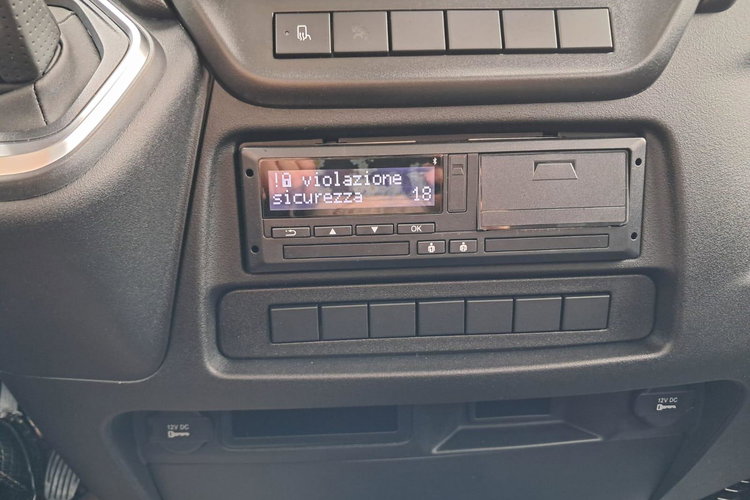 IVECO Daily 35S18HA8 zdjęcie 9