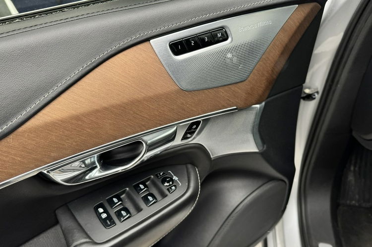 Volvo XC 90 T8/407KM/Plug-In/Excellence/407KM/HUD/Wentyle/Radar/B&W/4xAC/Masaże zdjęcie 17