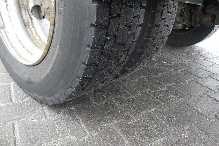 Renault MIDLUM 12.190 / KONTENER + WINDA / Ładowność 5710 kg / zdjęcie 14