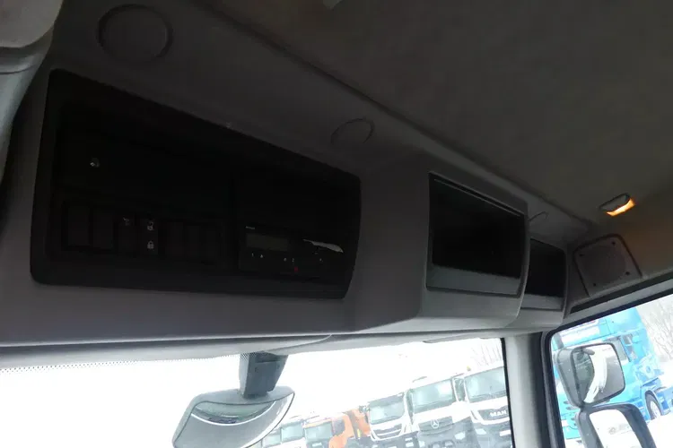 Renault MIDLUM 12.190 / KONTENER + WINDA / Ładowność 5710 kg / zdjęcie 22