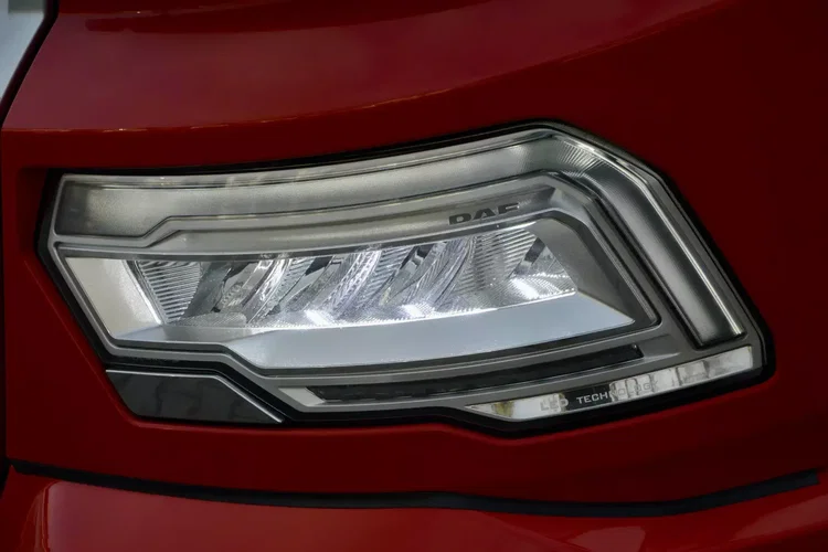 DAF XG+ 530 / ZF INTARDER / KLIMA POST. / FULL LED / WENTYLOWANY FOTEL zdjęcie 18