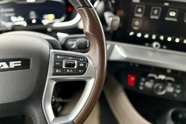 DAF XG+ 530 / ZF INTARDER / KLIMA POST. / FULL LED / WENTYLOWANY FOTEL zdjęcie 35