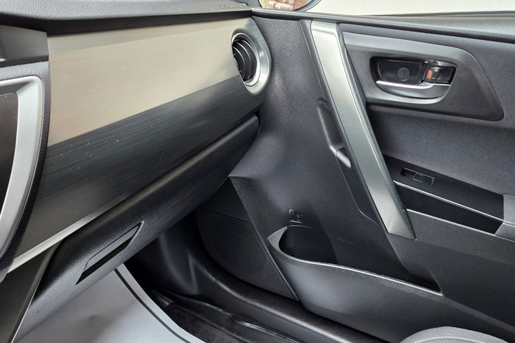 Toyota Auris 1.6 132 KM + GAZ , PREMIUM, + pakiety , Salon PL, Serwis ASO, stan bdb zdjęcie 31