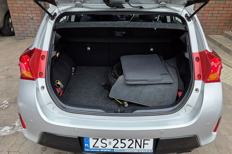 Toyota Auris 1.6 132 KM + GAZ , PREMIUM, + pakiety , Salon PL, Serwis ASO, stan bdb zdjęcie 9