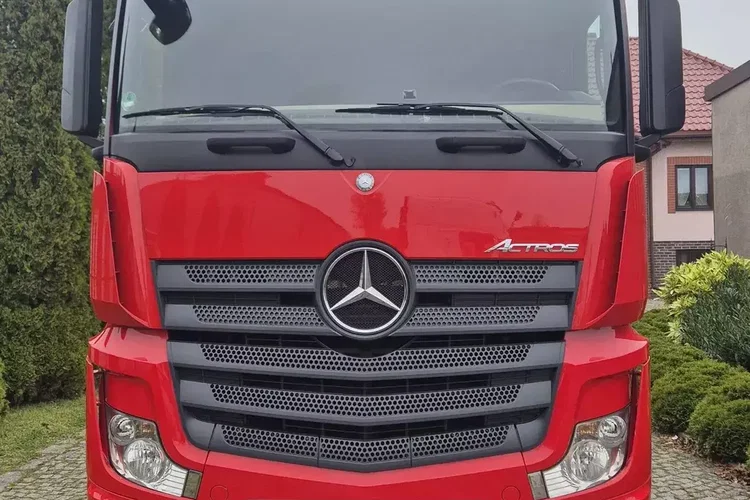 Mercedes 1845 zdjęcie 2