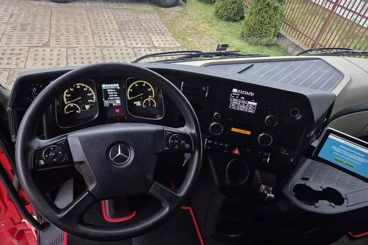 Mercedes 1845 zdjęcie 24