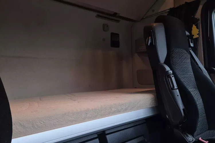 Mercedes 1845 zdjęcie 27