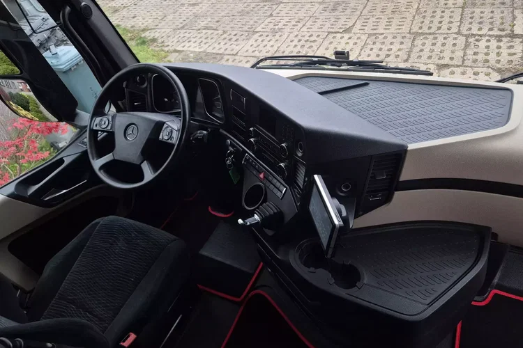 Mercedes 1845 zdjęcie 31