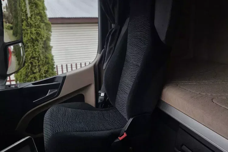 Mercedes 1845 zdjęcie 32