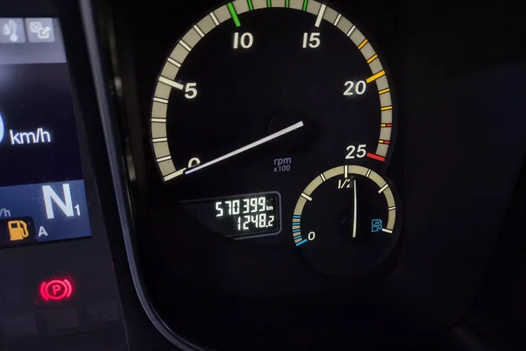 Mercedes 1845 zdjęcie 34