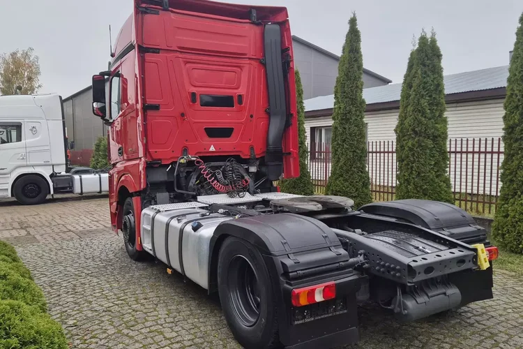 Mercedes 1845 zdjęcie 4