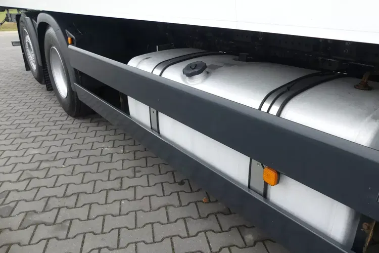 MAN TGA 26.400 6x2 / CHŁODNIA / / KABINA SYPIALNA / zdjęcie 15