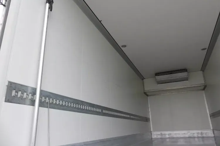 MAN TGA 26.400 6x2 / CHŁODNIA / / KABINA SYPIALNA / zdjęcie 19