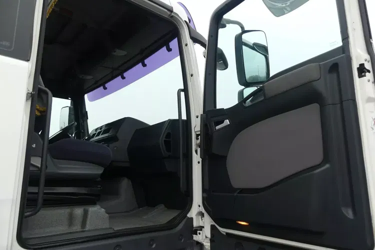 MAN TGA 26.400 6x2 / CHŁODNIA / / KABINA SYPIALNA / zdjęcie 25