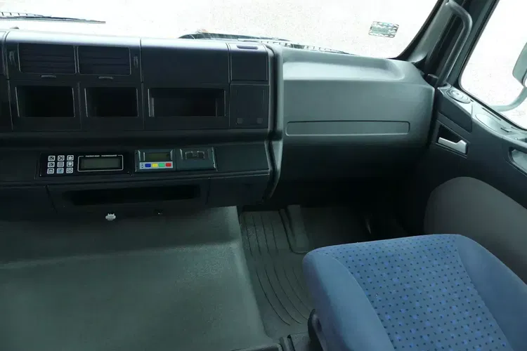 MAN TGA 26.400 6x2 / CHŁODNIA / / KABINA SYPIALNA / zdjęcie 31