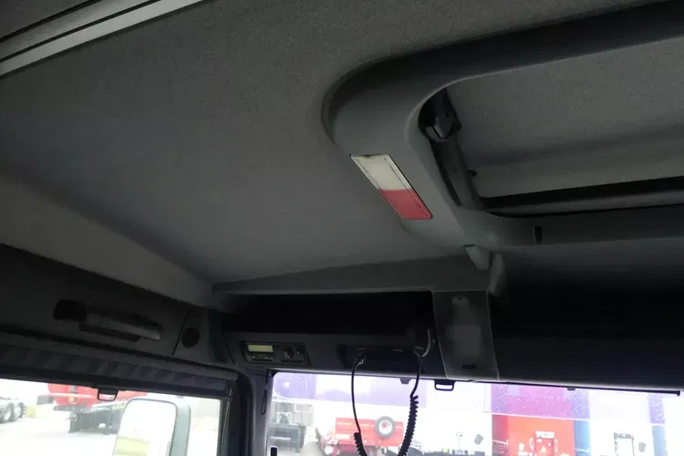 MAN TGA 26.400 6x2 / CHŁODNIA / / KABINA SYPIALNA / zdjęcie 34