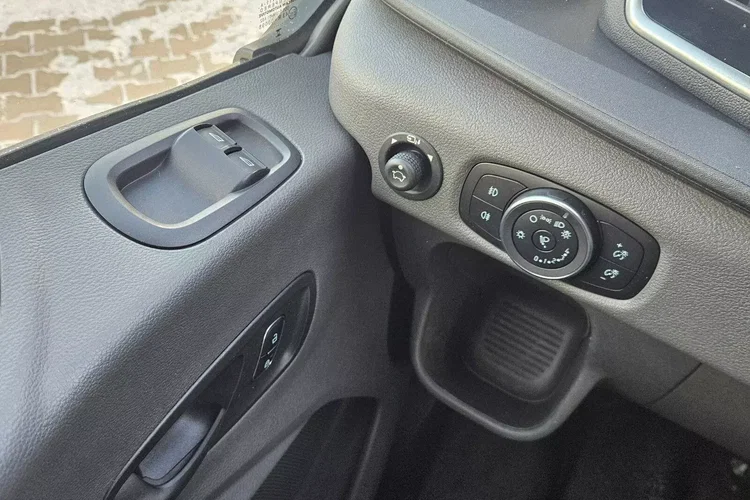 Ford transit L3H2 89999zł NETTO Brygadówka 6 osób 2.0TdCi/131KM zdjęcie 21