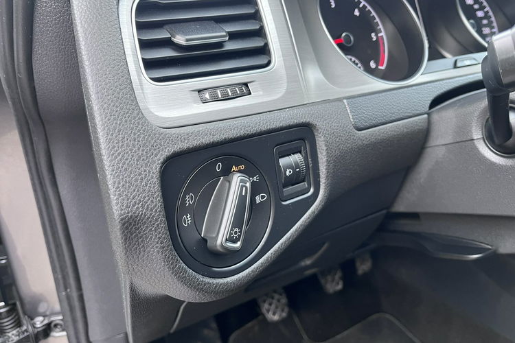 Volkswagen Golf 1.6 Zarejestrowany Climatronic Alu El szyby Stan BDB Bezwypadk Opłaco zdjęcie 28