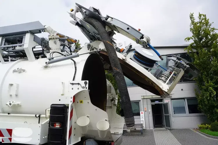 MAN TGS 26.360 E6 / Zabudowa WUKO Rivard 18 m3 / 130 tys. km / oś skrętna zdjęcie 12