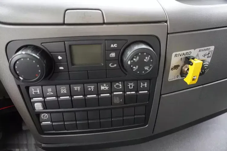 MAN TGS 26.360 E6 / Zabudowa WUKO Rivard 18 m3 / 130 tys. km / oś skrętna zdjęcie 27