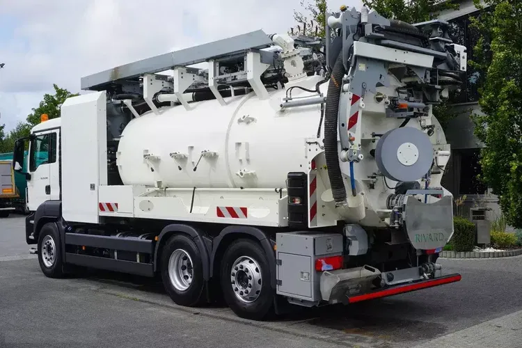 MAN TGS 26.360 E6 / Zabudowa WUKO Rivard 18 m3 / 130 tys. km / oś skrętna zdjęcie 5