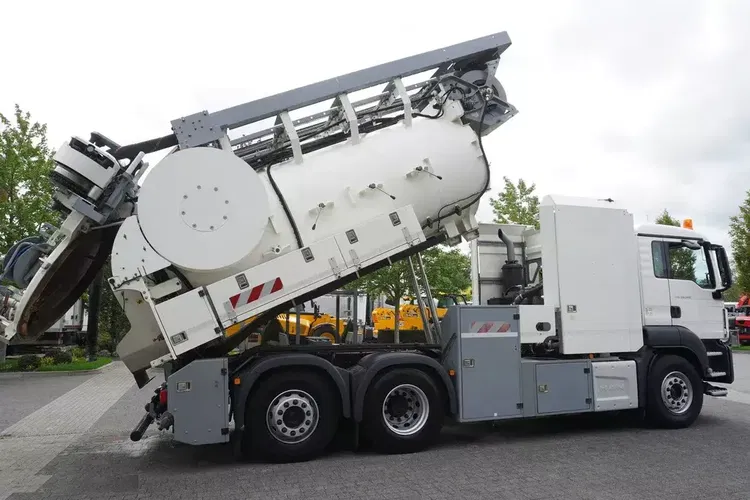 MAN TGS 26.360 E6 / Zabudowa WUKO Rivard 18 m3 / 130 tys. km / oś skrętna zdjęcie 8