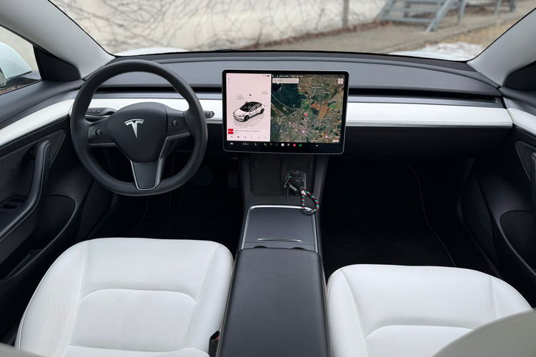 Tesla Model 3 zdjęcie 6