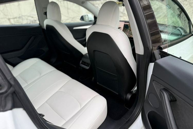 Tesla Model 3 zdjęcie 9