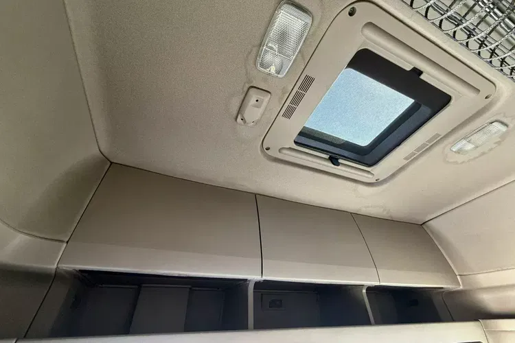 Scania R580 V8 E6 4x2 Standard Crown Edition Bogato Wyposażona zdjęcie 10