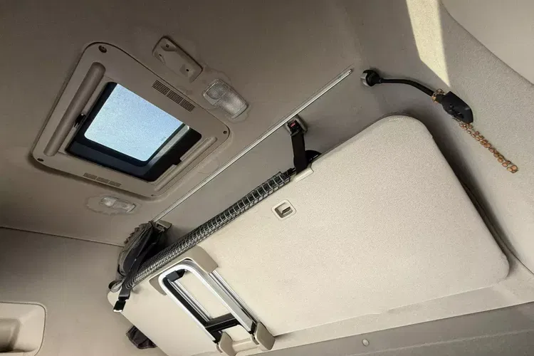 Scania R580 V8 E6 4x2 Standard Crown Edition Bogato Wyposażona zdjęcie 12