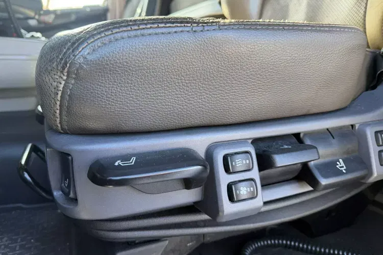 Scania R580 V8 E6 4x2 Standard Crown Edition Bogato Wyposażona zdjęcie 4