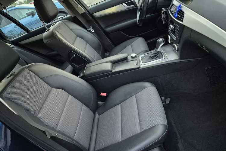 C 200 Mercedes-Benz Klasa C 200 CGI Automatik BlueEFFICIENCY Avantgarde zdjęcie 30