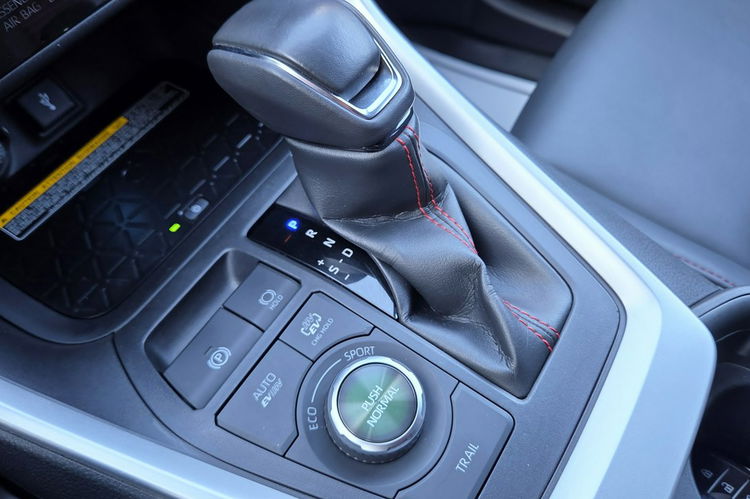 Toyota RAV-4 2, 5 Plug - In Hybrid 306 KM , SELECTION 4X4, Gwarancja fabryczna 11.2026 zdjęcie 27