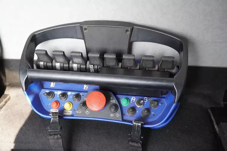 Mercedes Antos 3240 8x2 / HDS Tajfun L170Z3 / pilot / rotator / 3 osie skrętne zdjęcie 18