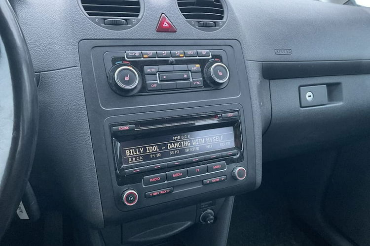 Volkswagen Caddy 2.0 MPI 109 KM 5 osobowy 2014 r cena export zdjęcie 17