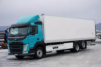 Volvo FM / 330 / E 6 / CHŁODNIA + WINDA / 23 PALETY / OŚ SKRĘTNA / DŁ 9.2 M