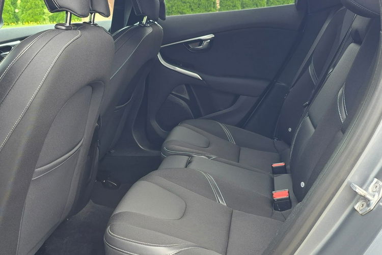 V40 Volvo V40 II 2.0 D2 Drive-E Summum zdjęcie 19