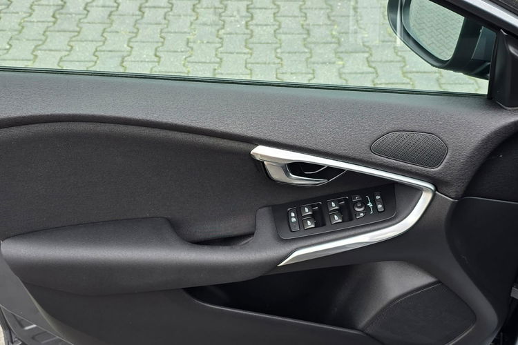 V40 Volvo V40 II 2.0 D2 Drive-E Summum zdjęcie 24