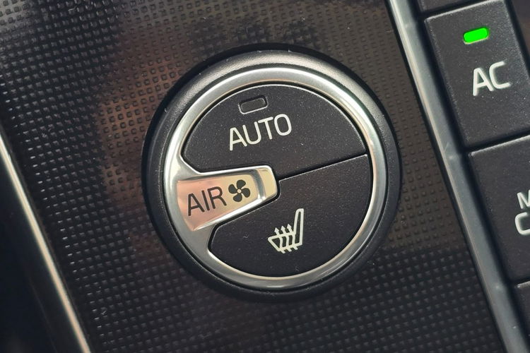 V40 Volvo V40 II 2.0 D2 Drive-E Summum zdjęcie 28