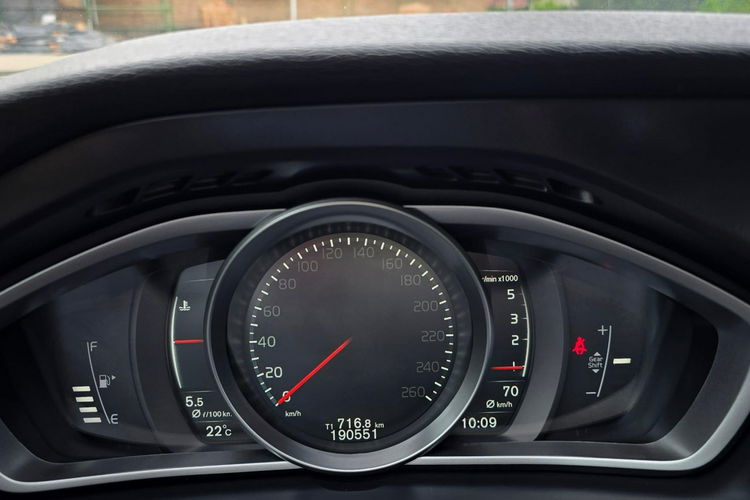 V40 Volvo V40 II 2.0 D2 Drive-E Summum zdjęcie 31