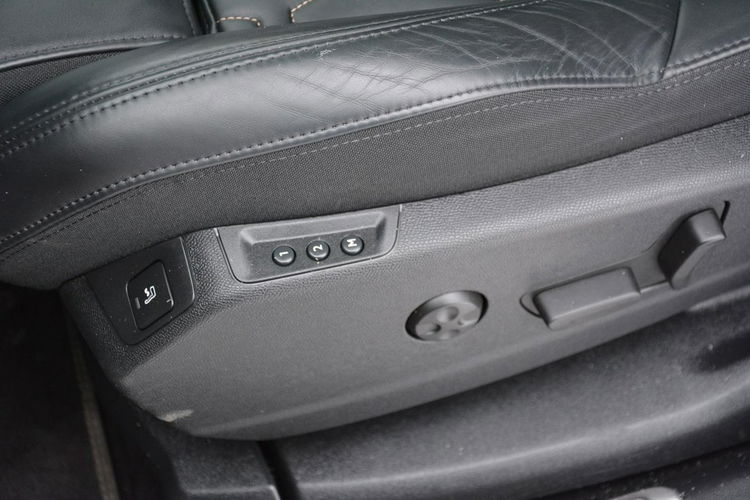 Peugeot 3008 GT-Line Grip Control Skóry Nappa Masaż RadarACC Ful led Panorama Focal zdjęcie 21