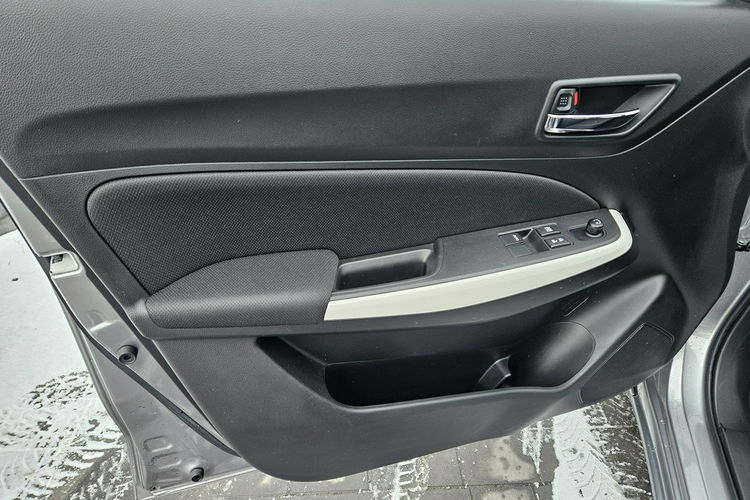 Suzuki Swift zdjęcie 24