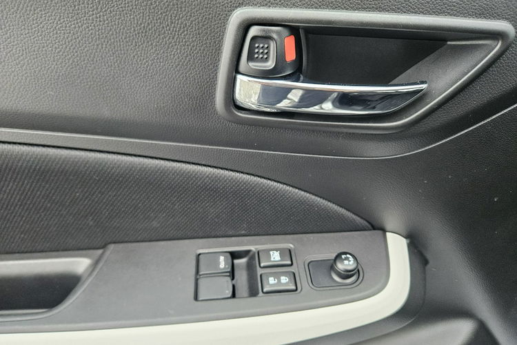 Suzuki Swift zdjęcie 25