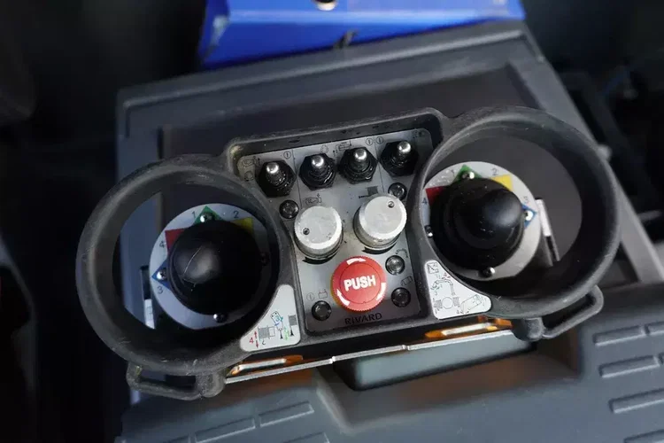 MAN TGM 26.340 / Zabudowa WUKO Rivard 11.8 m3 / 120 tys. km / oś skrętna zdjęcie 12