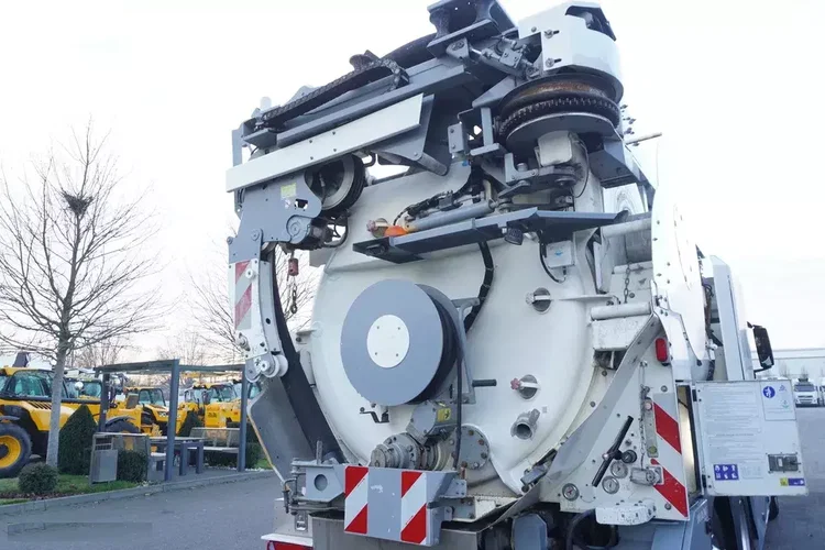 MAN TGM 26.340 / Zabudowa WUKO Rivard 11.8 m3 / 120 tys. km / oś skrętna zdjęcie 13