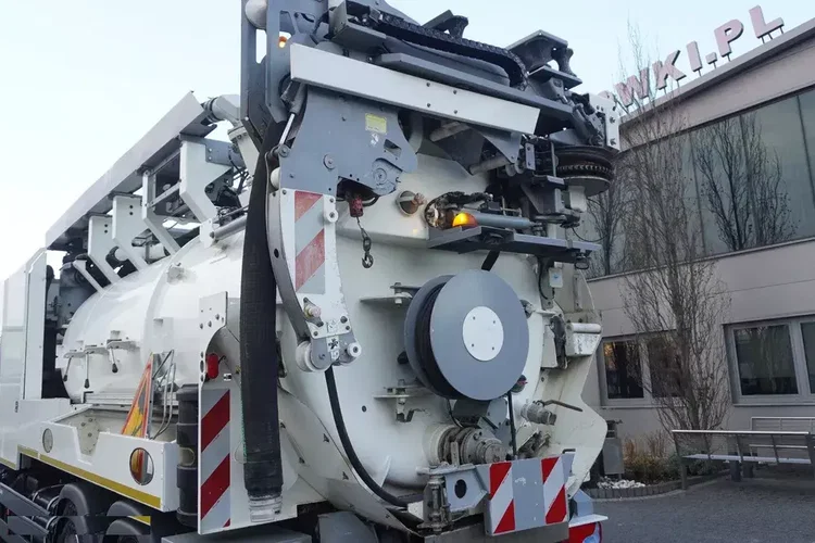 MAN TGM 26.340 / Zabudowa WUKO Rivard 11.8 m3 / 120 tys. km / oś skrętna zdjęcie 15