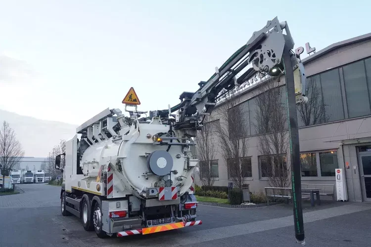 MAN TGM 26.340 / Zabudowa WUKO Rivard 11.8 m3 / 120 tys. km / oś skrętna zdjęcie 19