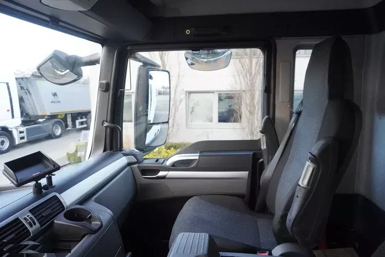 MAN TGM 26.340 / Zabudowa WUKO Rivard 11.8 m3 / 120 tys. km / oś skrętna zdjęcie 25