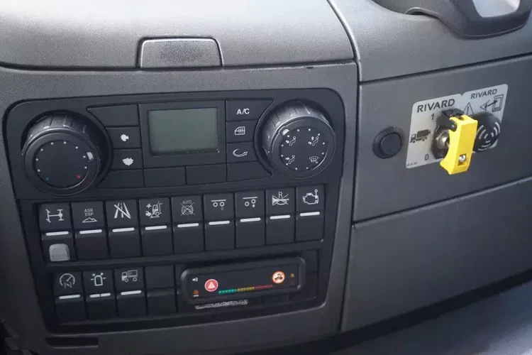 MAN TGM 26.340 / Zabudowa WUKO Rivard 11.8 m3 / 120 tys. km / oś skrętna zdjęcie 27