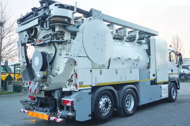 MAN TGM 26.340 / Zabudowa WUKO Rivard 11.8 m3 / 120 tys. km / oś skrętna zdjęcie 6